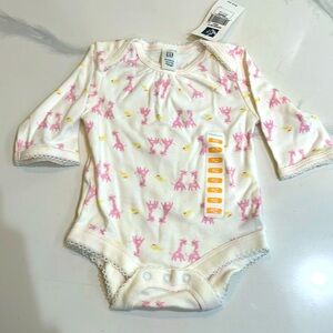 Baby Gap pink giraffe long-sleeve onesie (newborn up to 7 lbs)